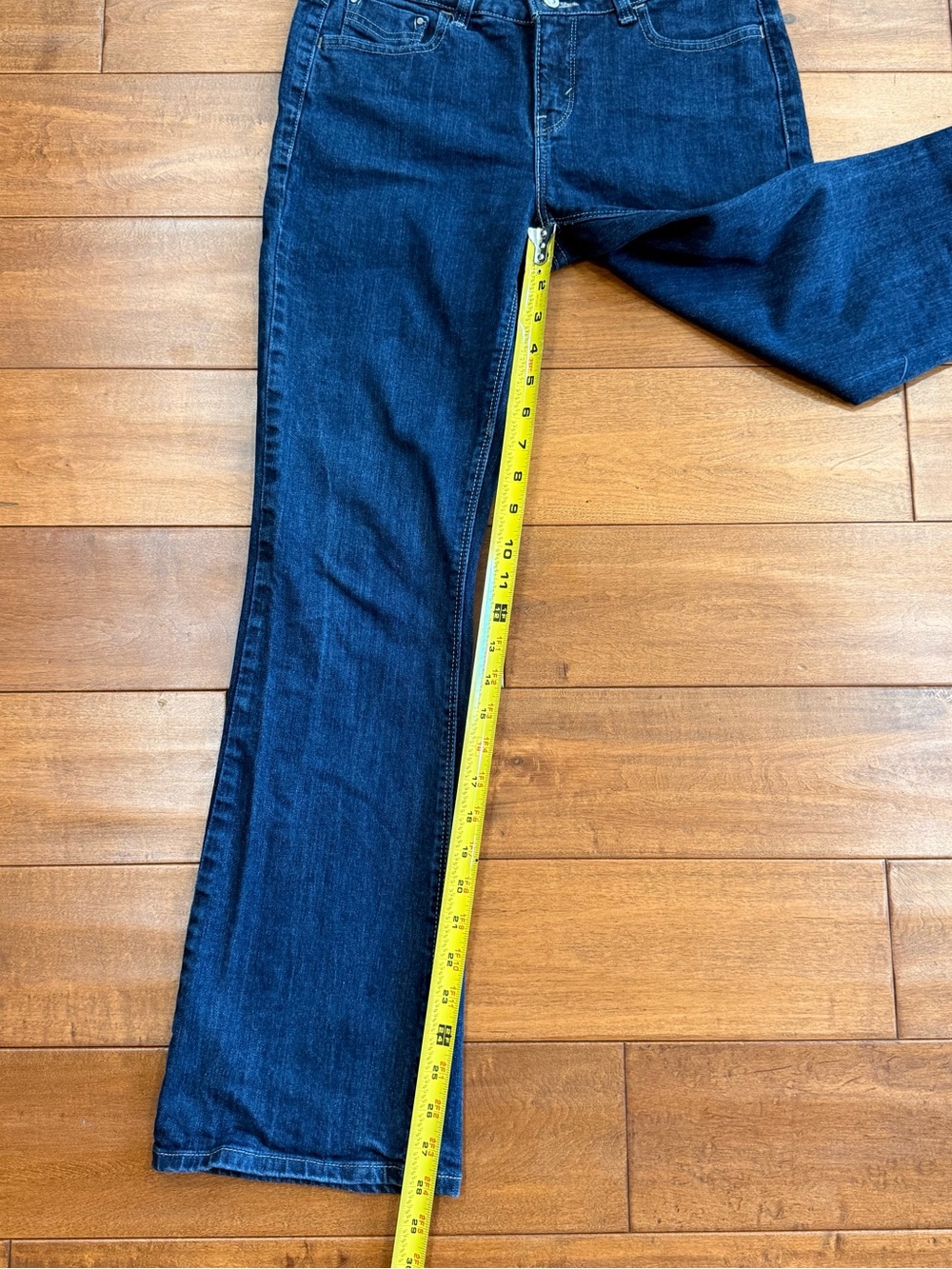 Levi's Womens 526 Slender Boot Cut Dark Wash Jeans 6S W28 L30  ‘R’ Tag - Picture 10 of 12